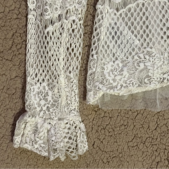 🖤 Beautiful Like New BCBG Maxazria Kenzie' Blouse🖤 - Picture 6 of 8